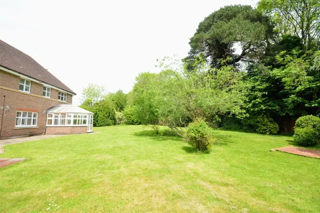Heathside Place, Epsom, KT18, photo 2