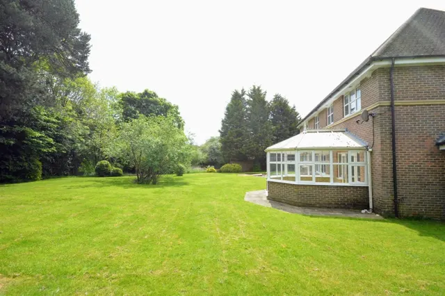 Heathside Place, Epsom, KT18, photo 3