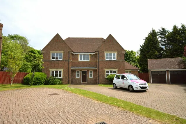 Heathside Place, Epsom, KT18, photo 1