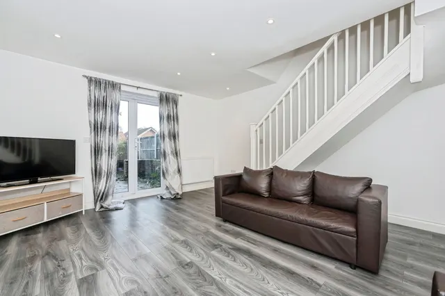 Photo 2 — Sewell Close, Chafford Hundred, Grays, Essex, RM16