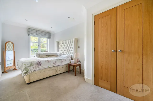 Waverley Lane, Farnham, GU9, photo 3