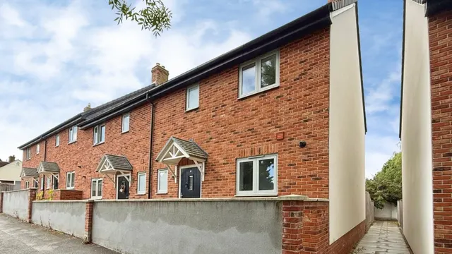 Glovers Row, Westbury, photo 1