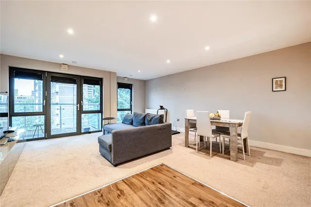 Gwynne Road, London, SW11, photo 1