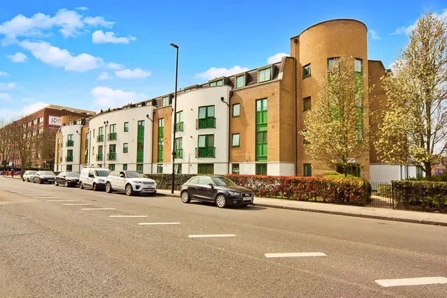 Greenford Road, Greenford, UB6, photo 1