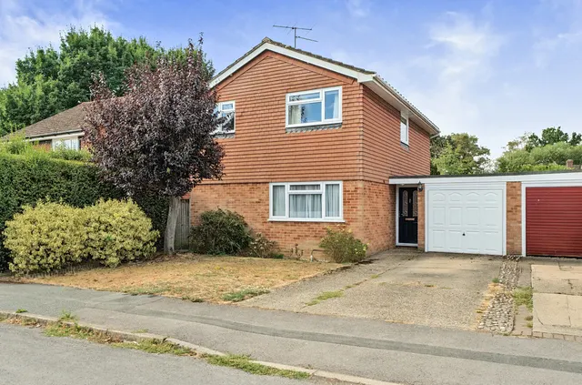 Pinecroft Road, Wokingham, Berkshire, RG41 4AL, photo 1