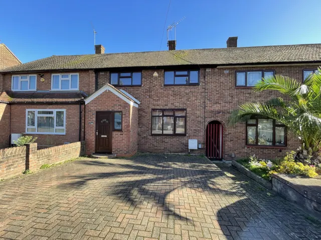 Daventry Road, Romford, Harold Hill, RM3 7QJ, photo 1