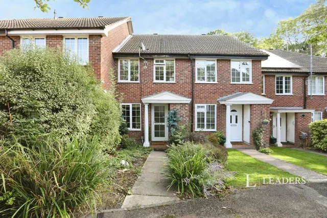 The Dell, East Grinstead, RH19, photo 1
