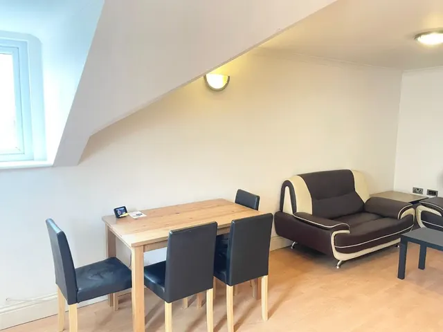 Lampton Road, Hounslow, TW3, photo 2