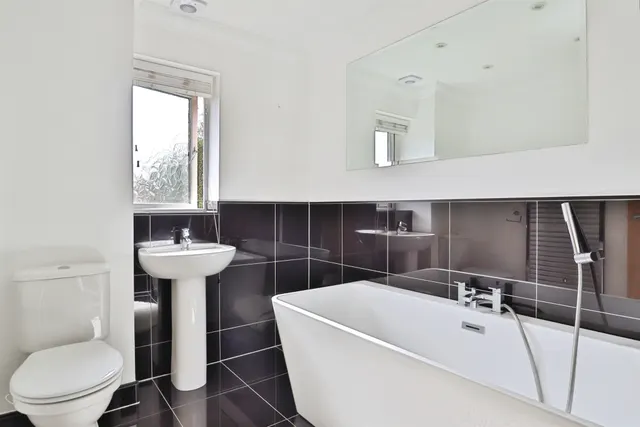 Higham Way, Garforth, LS25, photo 2