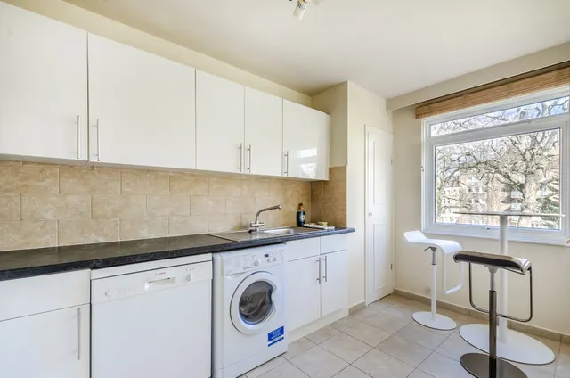 Photo 2 — Flat 10, 7 Elm Park Gardens, London