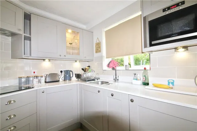 Station Road, Addlestone, KT15, photo 3