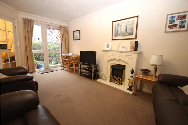 Station Road, Addlestone, KT15, photo 2