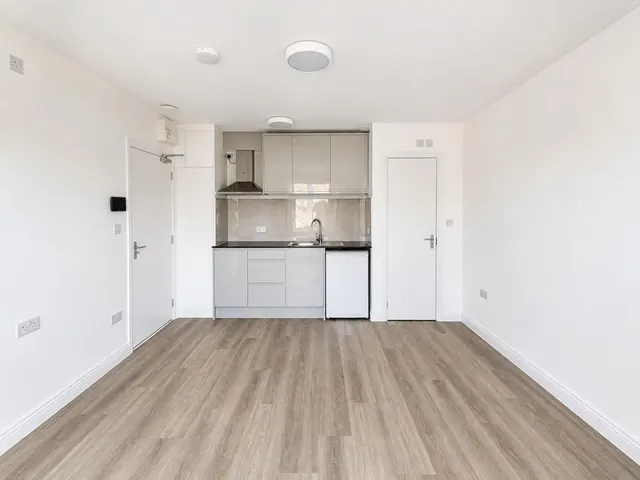 Stag Lane, Edgware, HA8, photo 3