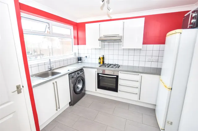 Photo 3 — Cheyne Way, Farnborough, Hampshire, GU14 8SE