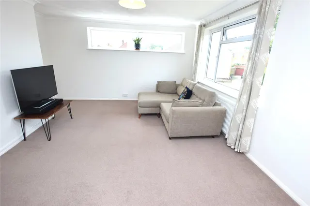 Photo 2 — Cheyne Way, Farnborough, Hampshire, GU14 8SE