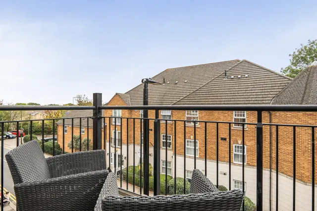 2 bedroom flat, Robin Close, Enfield, EN2
