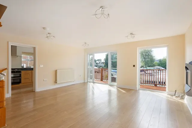 Wharf Lane, Bourne End, SL8, photo 3