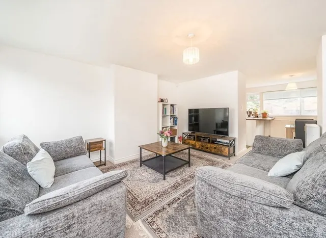 Channel Close, Hounslow, TW5, photo 2