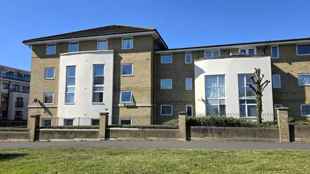 Hogg Lane, Grays, RM17, photo 1