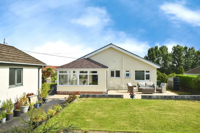 Hendre Road, Tycroes, SA18, photo 1