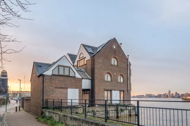 Riverside, SE7, photo 1