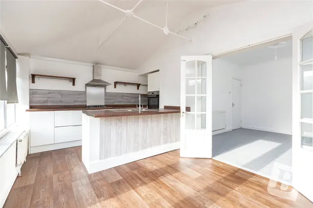 Hornchurch, RM12, photo 1