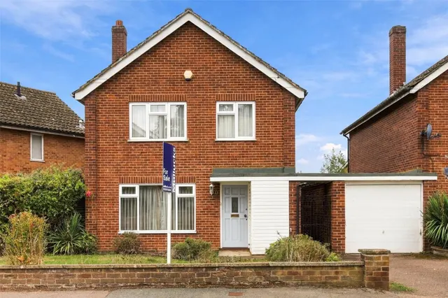 House Under Offer with 3 bedrooms in Sawbridgeworth, CM21, photo 1