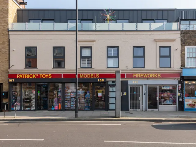 Lillie Road, London, SW6, photo 1