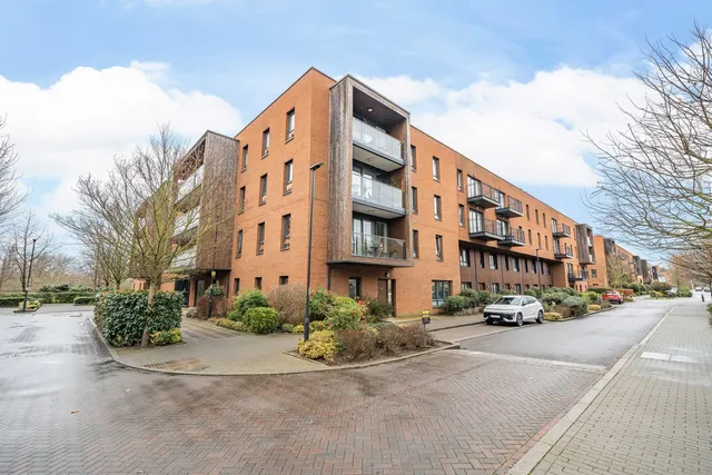 Dowding Drive, SE9, photo 1