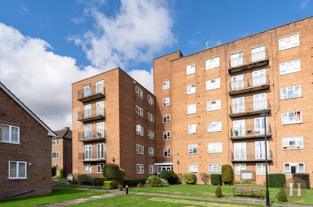 1 bedroom flat, Griffin Court West Drive, Birmingham, B5