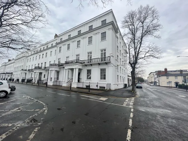 Clarendon Square, Leamington Spa, CV32, photo 1