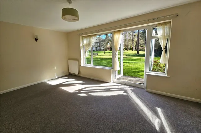 Beacon Hill Court, Hindhead, GU26, photo 2