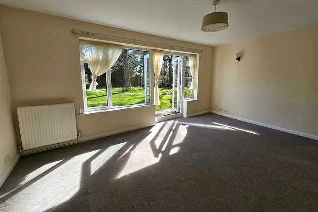 Beacon Hill Court, Hindhead, GU26, photo 3