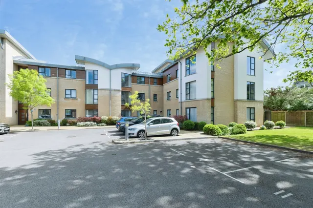 Princes Road, Ferndown, photo 1