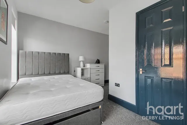 St Thomas Road, DE23, photo 2