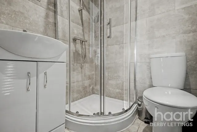 St Thomas Road, DE23, photo 3