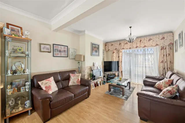 Braund Avenue, Greenford, photo 3