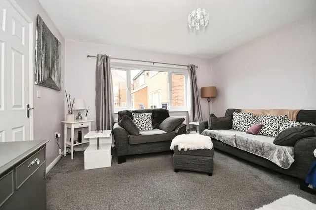 Photo 3 — Pentland Close, Chesterfield, Derbyshire, S40