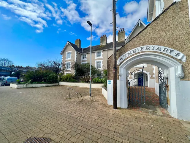1 bedroom flat, Friary Close, Southsea, PO5