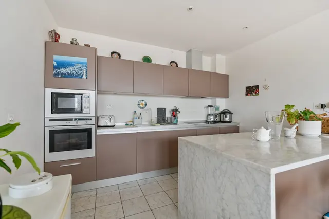 Photo 3 — 21 Aura House, Kew Riverside, 39 Melliss Avenue, Richmond