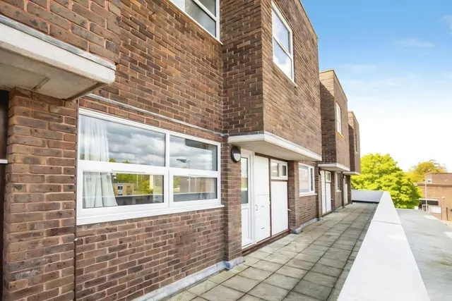 Broadfield, Crawley, photo 1
