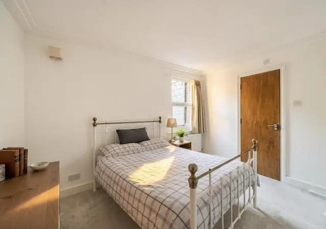 Finchley Road, London, NW3, photo 3