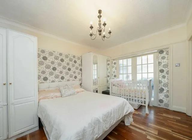 Watford Way, Hendon, NW4, photo 3