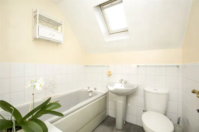Kew Road, Kew, TW9, photo 1