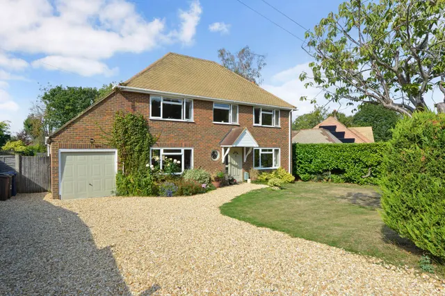 Grove Road, Cranleigh, GU6, photo 1