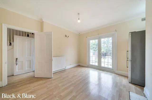Photo 3 — Wellmeadow Road, London, SE6