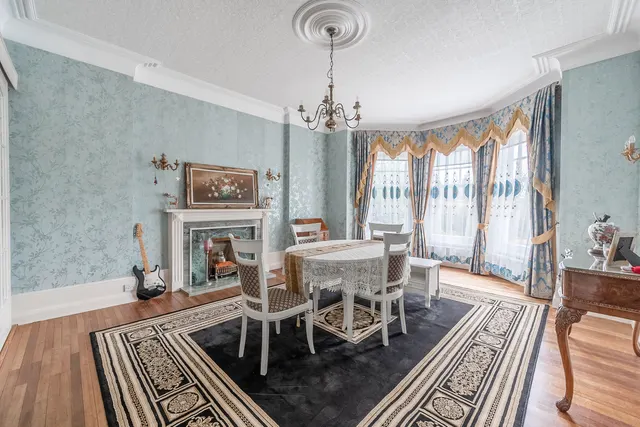 Photo 2 — 63 Oakleigh Avenue, London