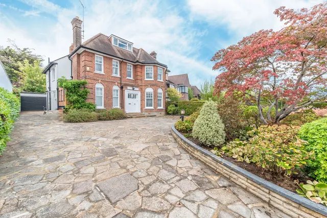 63 Oakleigh Avenue, London, photo 1