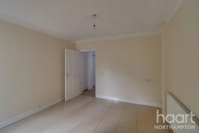 Washbrook Road, NN10, photo 2