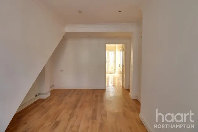Washbrook Road, NN10, photo 1